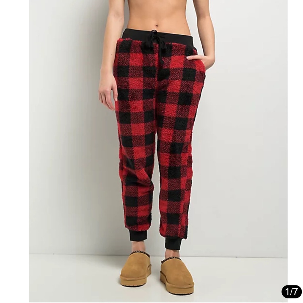 New Cali 1850 Sherpa Plaid red and black jogger sweatpants large